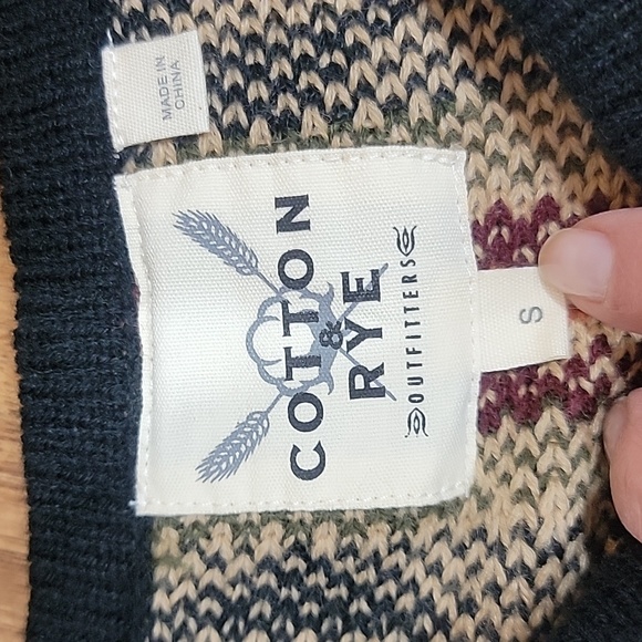 Cotton & Rye Reno Fringe Poncho w/ Sleeves - Picture 10 of 15